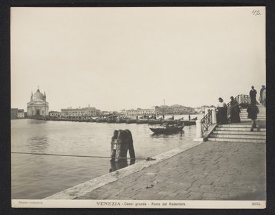 Ponttonisilta Grand Canalin yli Venetsiassa Festa del Redentoren aikana Venetsia - Grand Canal - Ponte del Redentore (otsikko esineessä) tekijältä Neue Photographische Gesellschaft