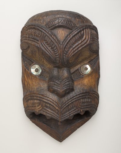 Gable Mask (Koruru) Gisbornessa, North Island, n. 1860 (puu ja paua-kuori) tekijältä New Zealand School