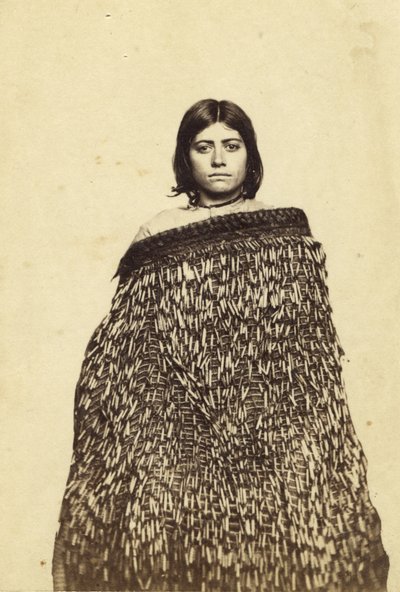 Mina Makata, Half Cast Maorie, n. 1865 (albumiprintti ja wc) tekijältä New Zealander Photographer