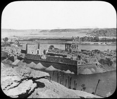 Yleiskuva raunioista, Philae, Egypti, c1890. tekijältä Newton and Co