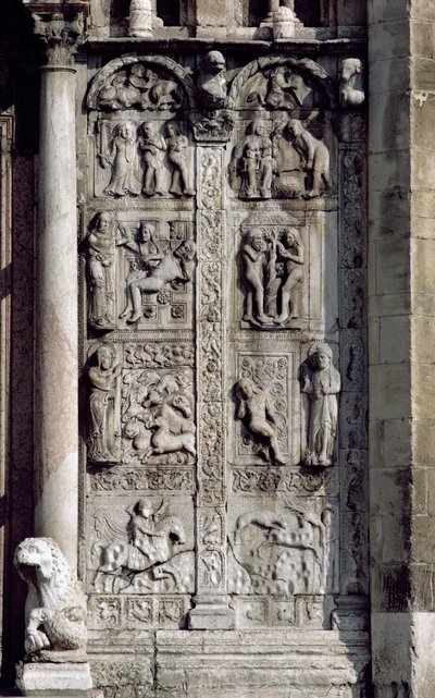 Yksityiskohta länsikuistin eteläsivulta, n.1120-38, kivi ks. 136520 ja 136522. tekijältä Nicholaus