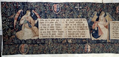 Ilmestyskirjan ripustus (1373-1383), enkelit kantoivat kärsimyksen välineitä. Nicolas Bataillen kuvakudos (1330-1405) tekijältä Nicolas Bataille