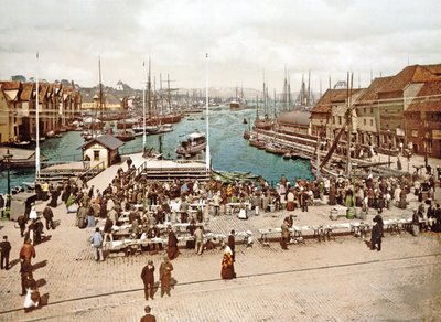 Fisketorget, Bergen, pub. noin 1900 tekijältä Norwegian Photographer