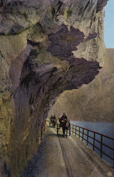 Norge / Norja: Hardangerin Eidsfjordiin johtava tie (värillinen kuva). tekijältä Norwegian Photographer