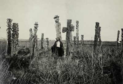 Rukous hautausmaalla, Araucano, Chile (gelatiinihopeaprintti) tekijältä Oder W. Heffer