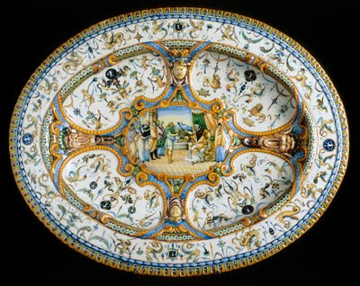 Tarjotin, jossa on Orazio Fontana -työpajan groteskeja, jotka on säilytetty Firenzen Museo Nazionale del Bargellossa tekijältä Orazio (workshop of) Fontana