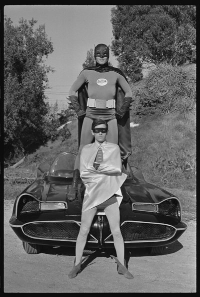 Batman ja Robin ja Batmobile Batman-televisiosarjan kuvauksissa tekijältä Orlando Suero