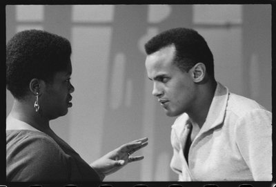 Harry Belafonte ja Odetta tv-erikoissarjassa tekijältä Orlando Suero