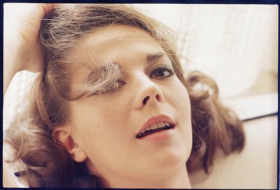Natalie Wood kotona pää tyynyllä tekijältä Orlando Suero