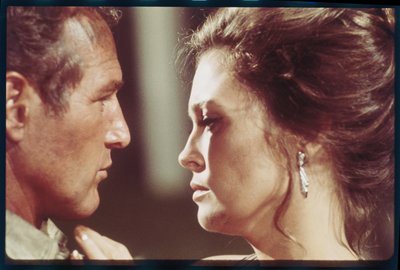 Paul Newman ja Faye Dunaway Towering Infernon kuvauksissa tekijältä Orlando Suero