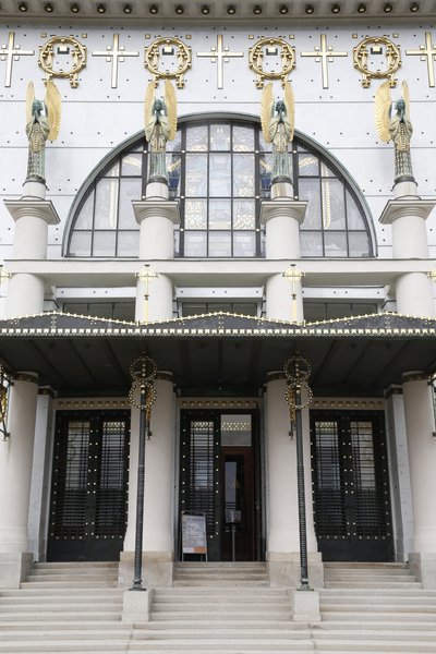 Am Steinhofin kirkko (kirkko Leopld) suunnitteli Otto Wagner, Wien, Itävalta (kuva) tekijältä Otto Wagner