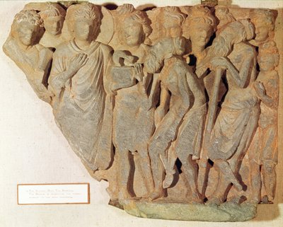 Voitto käärmeestä, reliefi, jossa Buddha esittelee pelättyä käärmettä kunnioittaneille brahmaneille, kreikkalais-buddhalainen tyyli, 1.-4. tekijältä Pakistani School