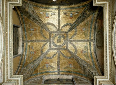 5. vuosisadan mosaiikit, keskellä lammas. Pyhän Johannes Kastajan kappelin holvi. Evankelista Johannes San Giovanni in Lateranon paleokretialaisessa kastekappelissa (Pyhä evankelista Johannes), rakennettu noin vuonna 440. Rooma tekijältä Paleo Christian