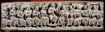 Paleokristillinen taide: veistetty sarkofagi, joka kuvaa Kristusta opettamassa näyttelijän kanssa. Ainilta. 400-luvun loppu JC:n jälkeen. Aurinko 0,6x2,2 m Pariisi, musee du Louvre tekijältä Paleo Christian