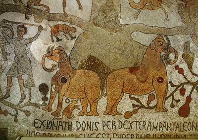 Kaksi elefanttia Elämän puun juurilla (mosaiikki). tekijältä Pantaleone Pantaleone