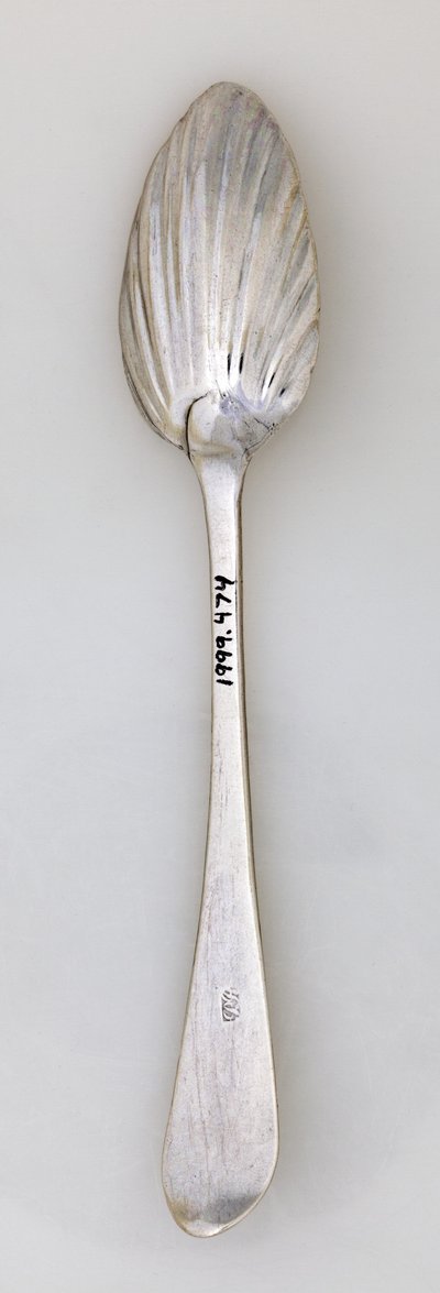 Uurrettu teelusikka, n. 1785 (hopea) tekijältä Paul Revere