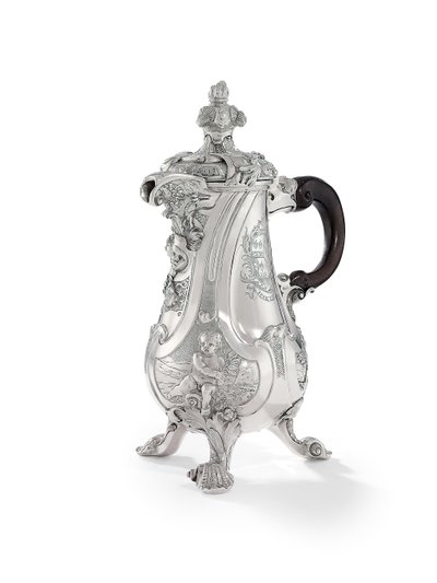 George II kahvipannu tekijältä Paul de Lamerie