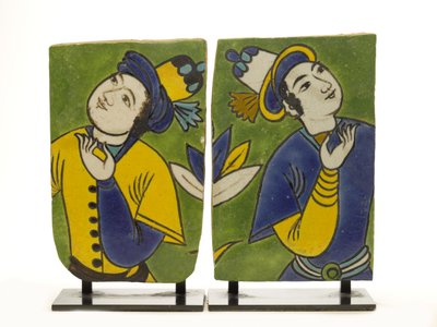 Fragmenttilaatat kuviollisilla koristeilla tekijältä Persian School