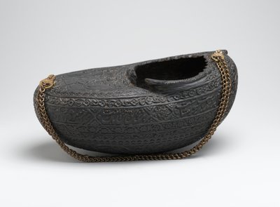 Kashkul eli kerjäläiskulho, muotokuva dervisheistä ja ratsastettu haukkametsästäjä, Iran, 1880 (coco de mer -kuori ja ketju) tekijältä Persian School