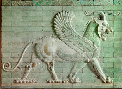 Persialainen rouenide (Iran): matala kohokuvio emaloidussa tiilessä, joka edustaa griffonia. Persian kuninkaan Dareios I:n (550-486 eKr.) palatsista Susaan. 510 eaa. Pariisi, Louvre-museo tekijältä Persian School
