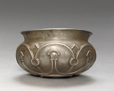 Pre-Achaemenid kulho, noin 6. vuosisadalla eKr. (hopea) tekijältä Persian School