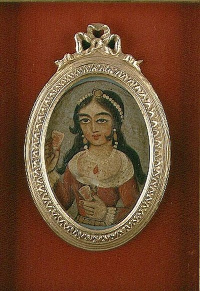 Qajarin rintakuva, joka kuvaa koristeltua naista (öljy kankaalle) tekijältä Persian School