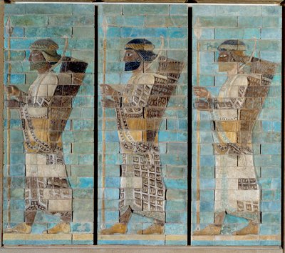 Jousimiesten friisi Persian kuninkaan Dareios I:n palatsista Susassa (6. vuosisata eKr.). Sähköpostilla lähetetty tiilipohja. 510 eaa. Pariisi, Louvre-museo. tekijältä Persian School