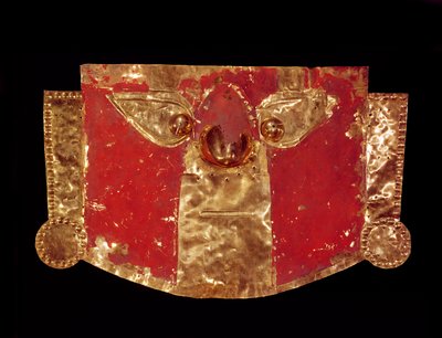 Inka-naamio (kulta punaisella maalilla) tekijältä Peruvian School