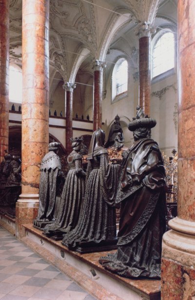 Maximilian I:n (1459-1519) hauta, näkymä neljästä pronssisesta surejahahmosta, mahdollisesti esi-isistä, sukulaisista tai aikalaisista, Gilg Sesselschreiberin piirre tekijältä Peter (workshop of) Vischer