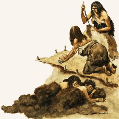 Kivikauden perhe raapii nahkoja vaatteiden valmistukseen tekijältä Peter Jackson