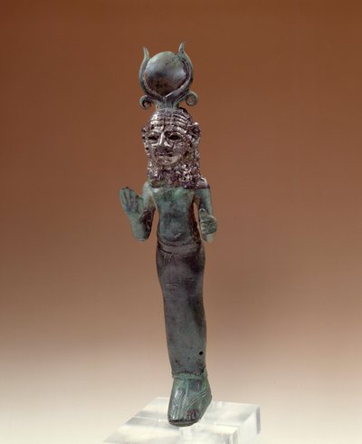 Itämaiset antiikkiesineet: Foinikialainen jumalatar. Patsas pronssia ja hopeaa. 700-600 eaa. Pariisi, Louvre-museo tekijältä Phoenician