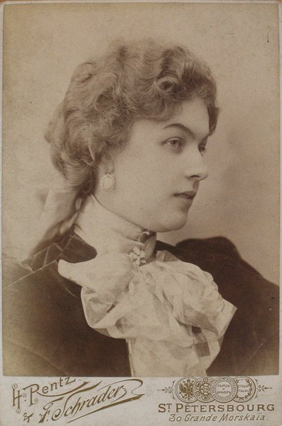 Anastasja Dmitrijevna Vyaltseva 1871-1913, 1890-luvun puoliväli. tekijältä Photo studio H. Rentz and F.