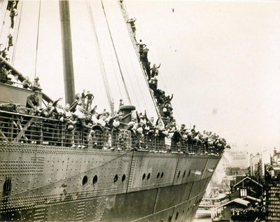 Mauretania Sydneyssä, toukokuu 1940 (m/v kuva) tekijältä Photographer Australian