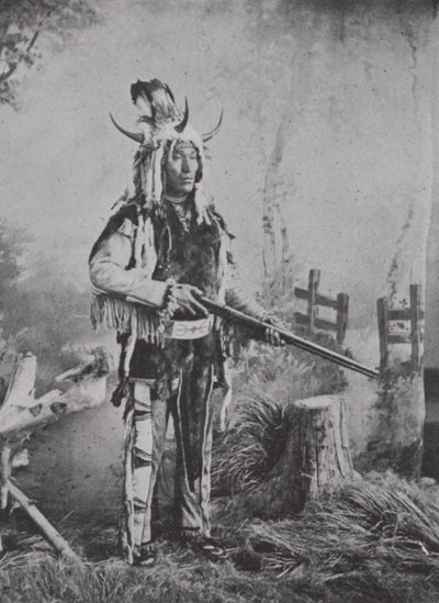 Kivinen intiaani sotaasussa (m/w kuva) tekijältä Photographer Canadian