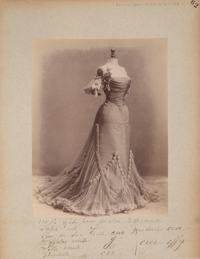Albumisivu: House of Worth, Ball Gown tekijältä Photographer French