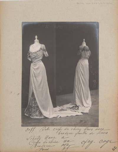 Albumisivu: House of Worth, Ball Gown tekijältä Photographer French