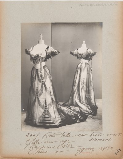 Albumisivu: House of Worth, Ball Gown tekijältä Photographer French