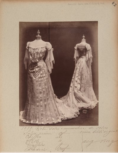 Albumisivu: House of Worth, Ball Gown tekijältä Photographer French