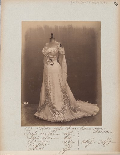 Albumisivu: House of Worth, Ball Gown tekijältä Photographer French
