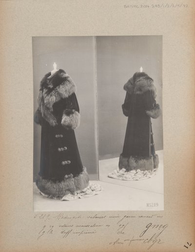 Albumisivu: House of Worth, Coat (Redingote) tekijältä Photographer French