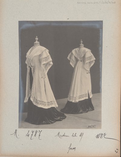Albumisivu: House of Worth, Coat tekijältä Photographer French