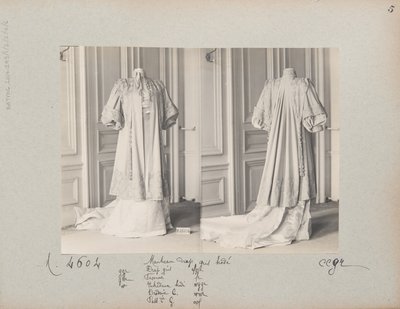 Albumisivu: House of Worth, Coat tekijältä Photographer French