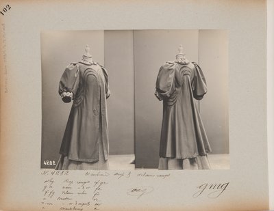 Albumisivu: House of Worth, Coat tekijältä Photographer French