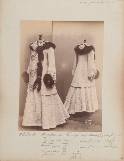 Albumisivu: House of Worth, Coat tekijältä Photographer French