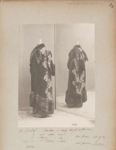 Albumisivu: House of Worth, Coat tekijältä Photographer French