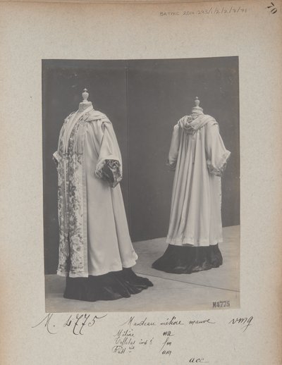 Albumisivu: House of Worth, Coat tekijältä Photographer French