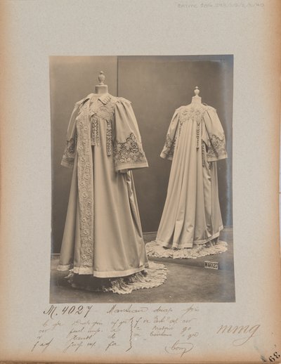 Albumisivu: House of Worth, Coat tekijältä Photographer French