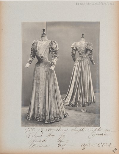 Albumisivu: House of Worth, Dress tekijältä Photographer French