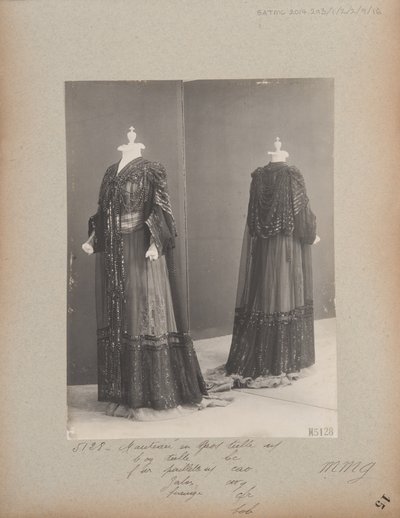 Albumisivu: House of Worth, Evening Coat tekijältä Photographer French
