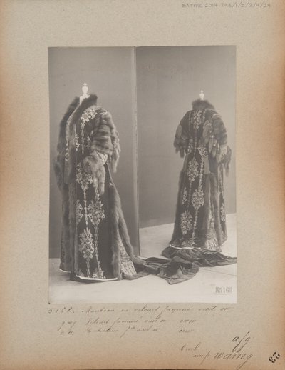 Albumisivu: House of Worth, Evening Coat tekijältä Photographer French